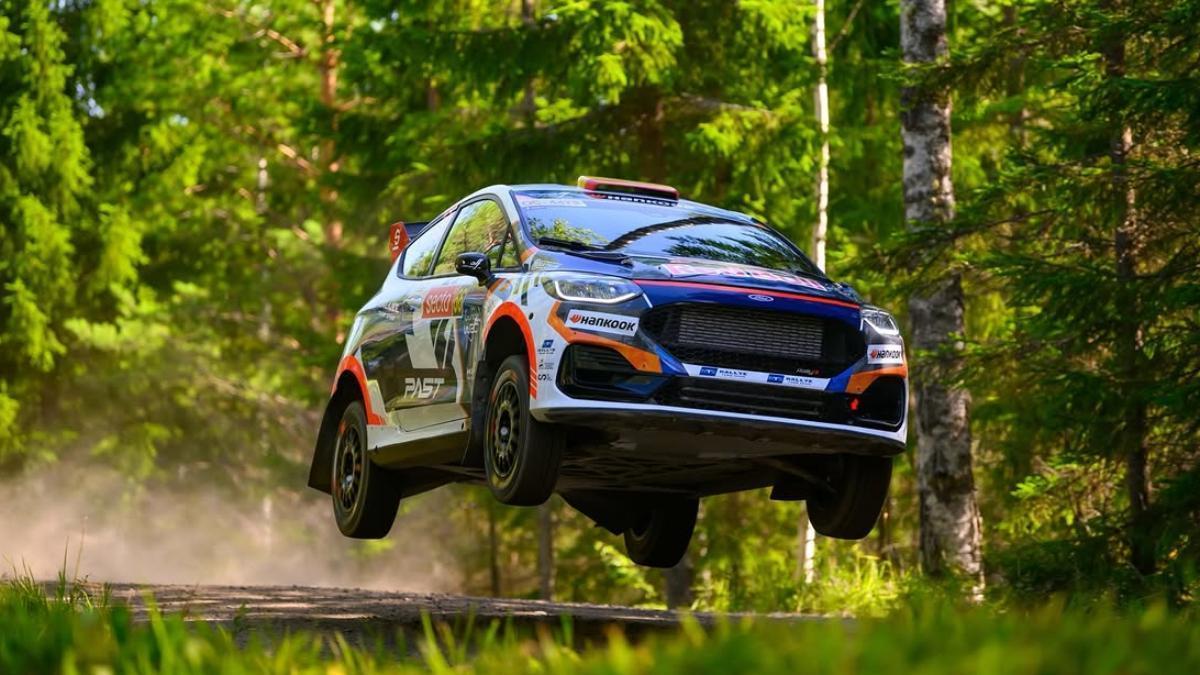 Gil Membrado, apadrinado de Carlos Sainz, hace historia en el Mundial Júnior de rallies