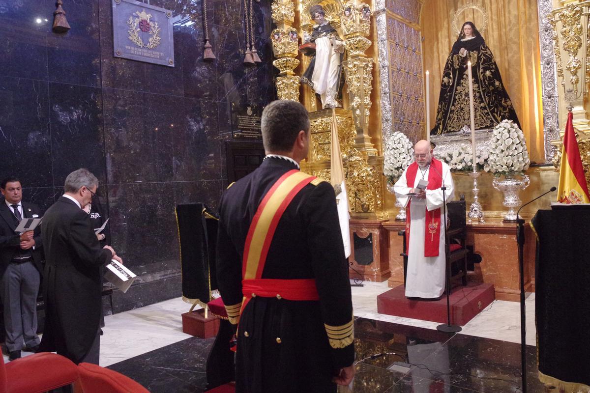 Semana Santa de Málaga 2026 | Fotos de la ofrenda de la Armada a la Virgen de la Soledad de Mena