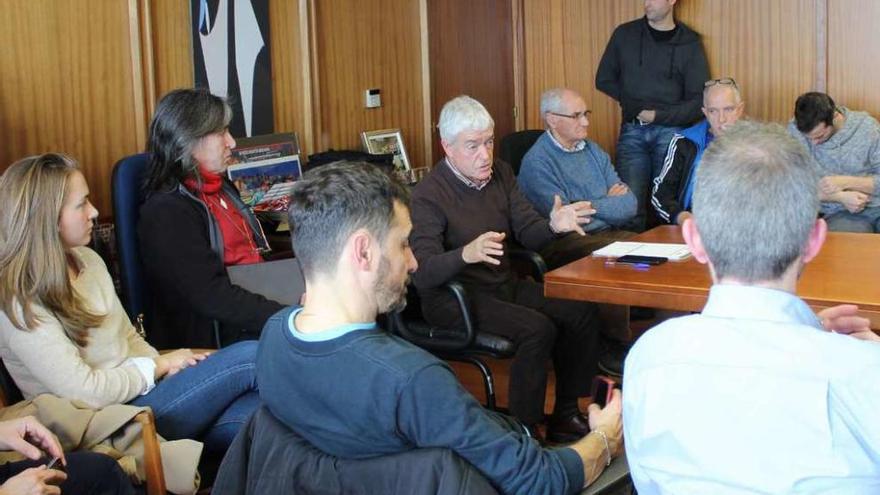 El concejal de Deportes, Manel Fernández, durante su reunión con los clubes y organizadores.