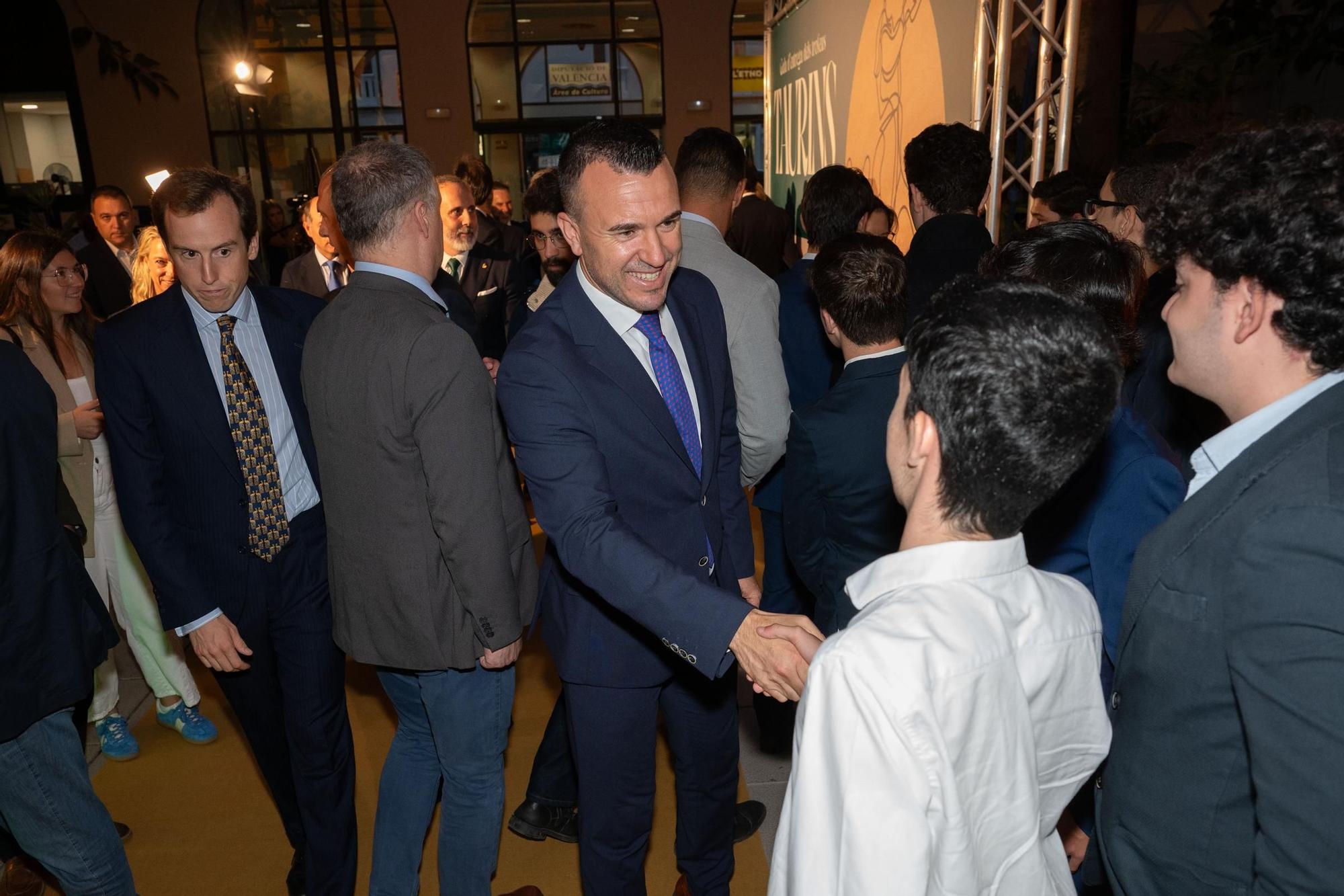 La gala de los premios taurinos de la Diputación de Valencia con Roca Rey, en imágenes