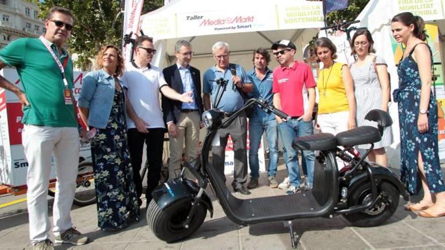 Ribó, Arcadi España, Grezzi y otros políticos y miembros de la organización visitaron la fira ayer.