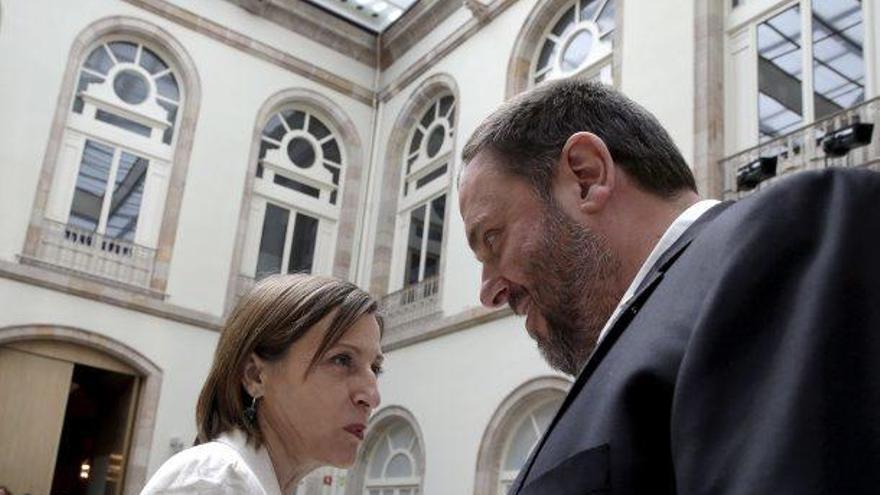 El vicepresident Oriol Junqueras amb la presidenta del Parlament