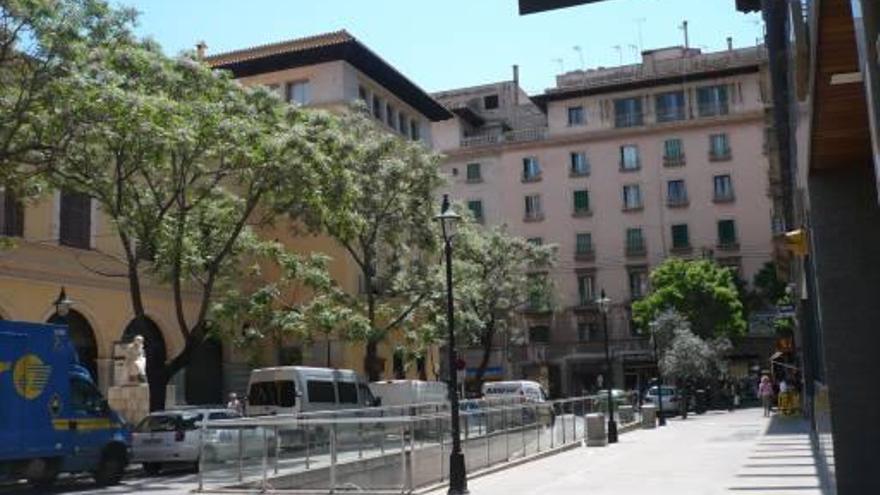 Juzgado por robar un bolso de un tirón a un hombre de 83 años en el aparcamiento del Olivar