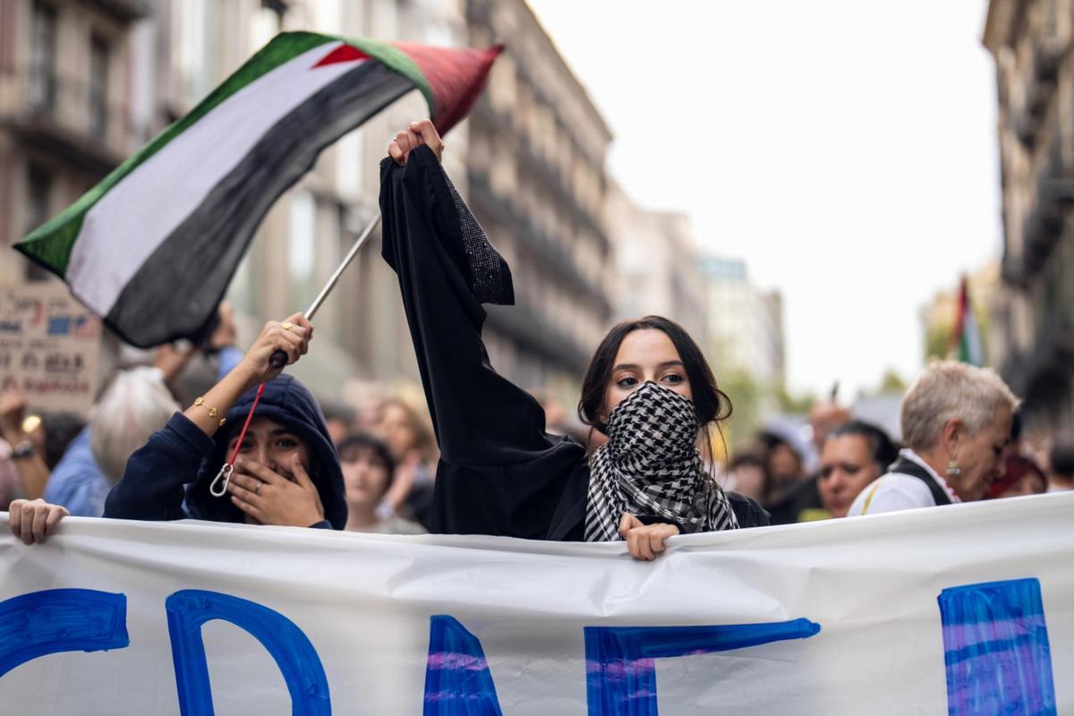 Las mujeres han llevado la voz cantante en las dos jornadas consecutivas de movilización pacífica en Barcelona