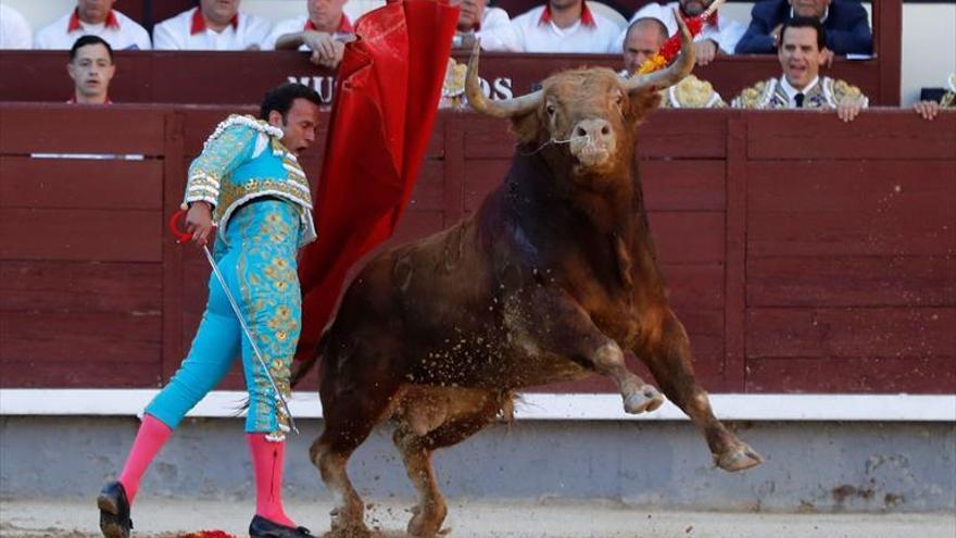 Los toros deslucen la corrida en Las Ventas