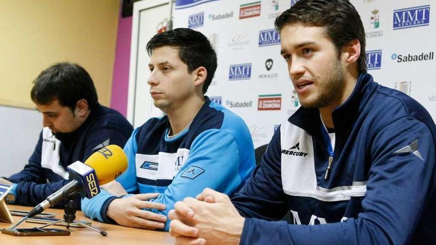 De izquierda a derecha, Eduardo García Valiente, Sebastián Ceballos y Facundo Cangiani.