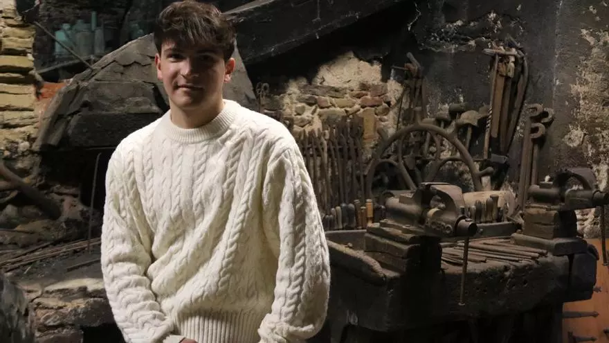 Un estudiant d'institut museïtza l'antiga ferreteria familiar de Madremanya amb més de 120 anys d'història