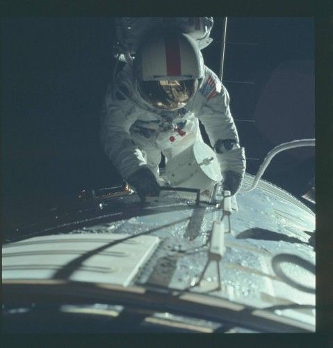 La NASA ha hecho públicas fotografías no vistas de su archivo que muestran los viajes de las expediciones del Apolo XI y el Apolo XII en 1969. Entre las imágenes, el recorrido de Armstrong y Aldrin por la superficie de la Luna.