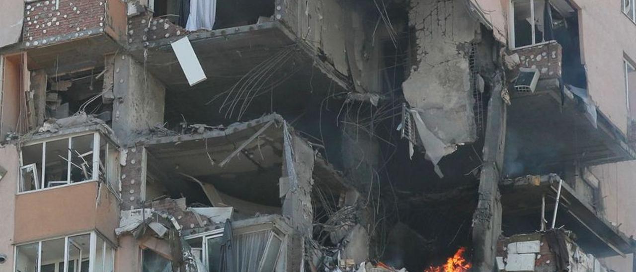 Edificio destruido en la guerra en Ucrania.