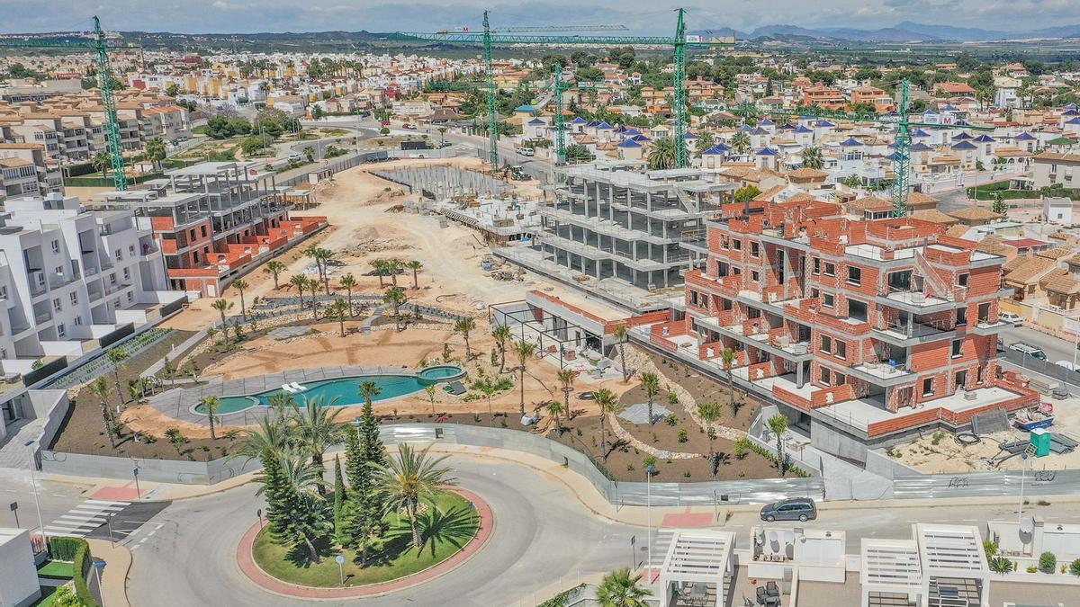 Panorámica de la construcción de un residencial turístico en Orihuela Costa, en una imagen de archivo
