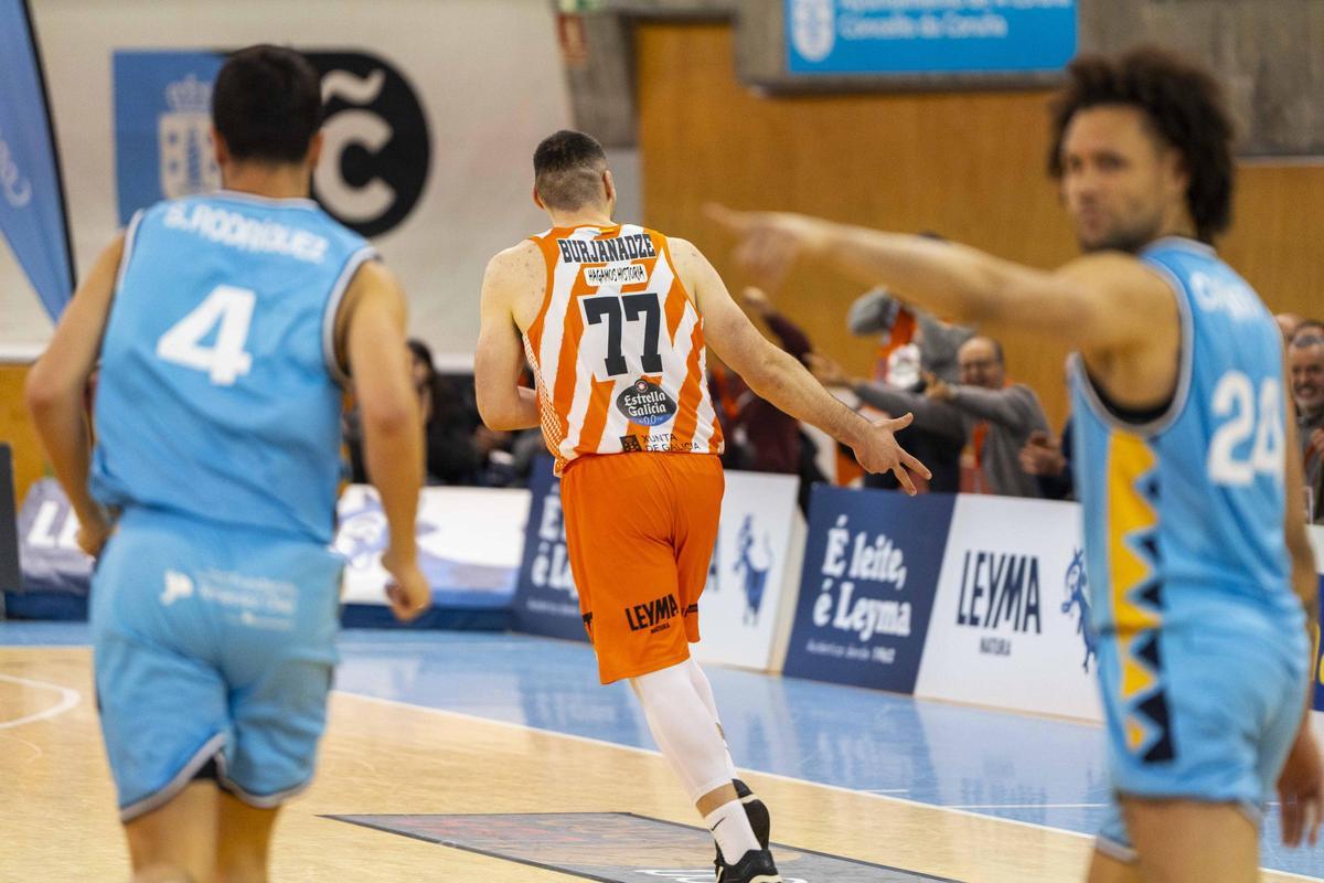 Burjanadze celebra una canasta en el último Leyma-Estudiantes celebrado en A Coruña