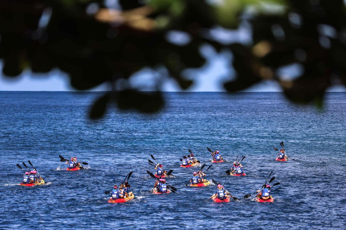 Competición multideportiva exclusivamente femenina Raid des Alizes en la isla caribeña francesa de Martinica, cada equipo representa una organización benéfica