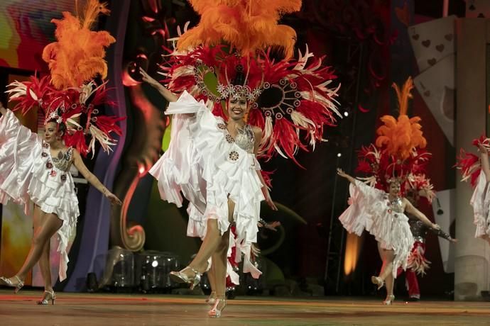 14.02.20. Las Palmas de Gran Canaria. Carnaval 2020.  Concurso de comparsas adultas. Comparsa Bahía Tropical.  Parque de Santa Catalina.  Foto: Quique Curbelo