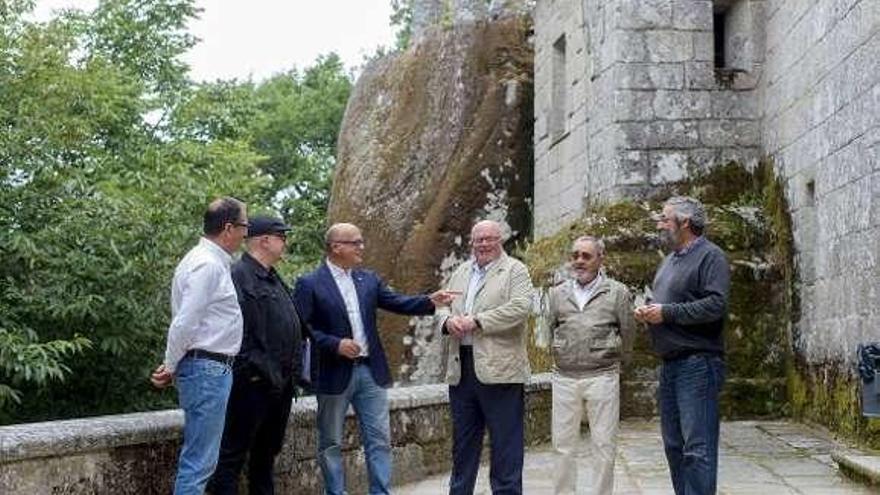 El jurado se reunió ayer en San Pedro de Rocas. // FdV