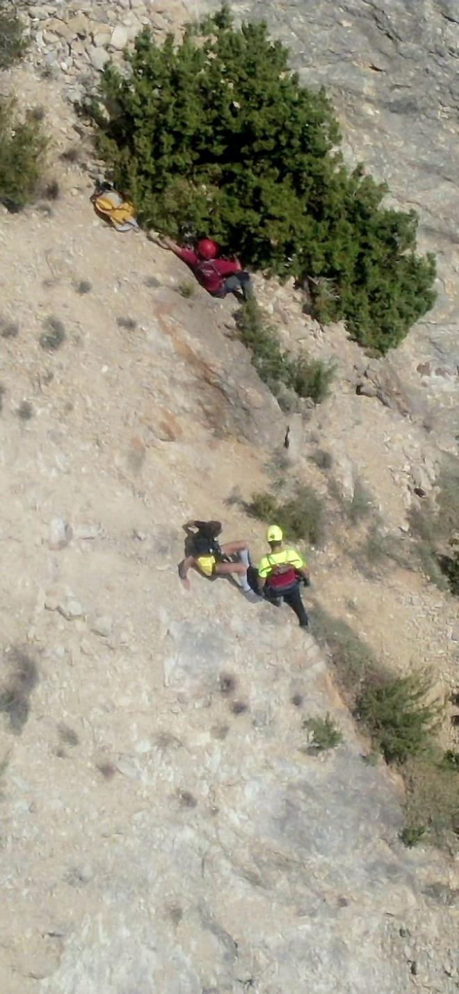 Rescatan a un hombre atrapado en el acceso a una playa de Ibiza