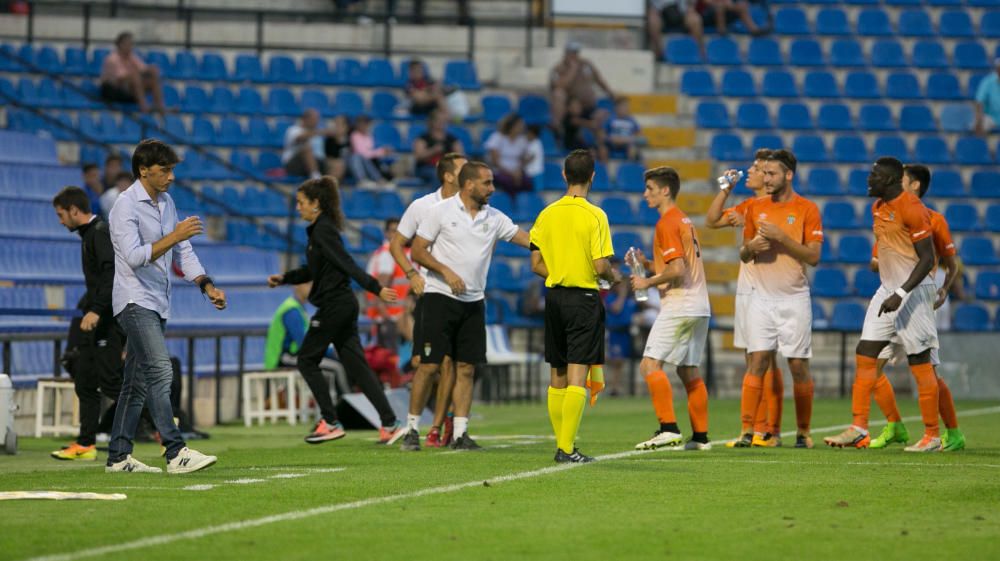 El Hércules despide al técnico argentino tras ganar por 3-2 al Peralada con mucho sufrimiento.