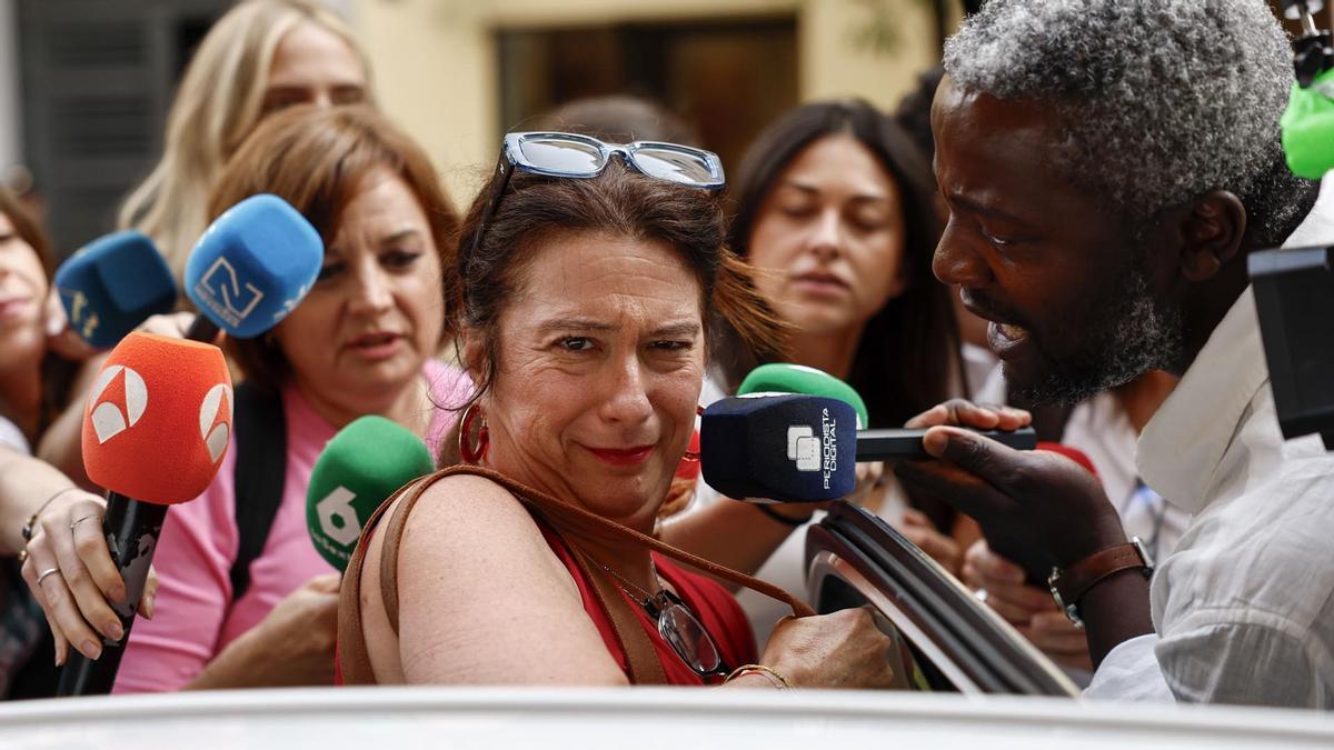 Leire Díez sale este martes, de la sede del PSOE en la calle Ferraz de Madrid. Leire Díez sale este martes, de la sede del PSOE en la calle Ferraz de Madrid.