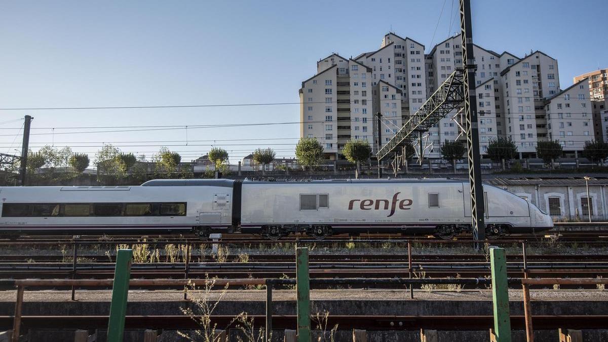 Tren Avril de Renfe en la estación de A Coruña