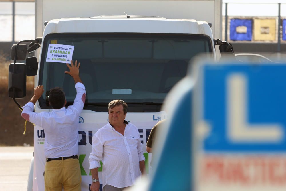 Manifestación de las autoescuelas malagueñas.