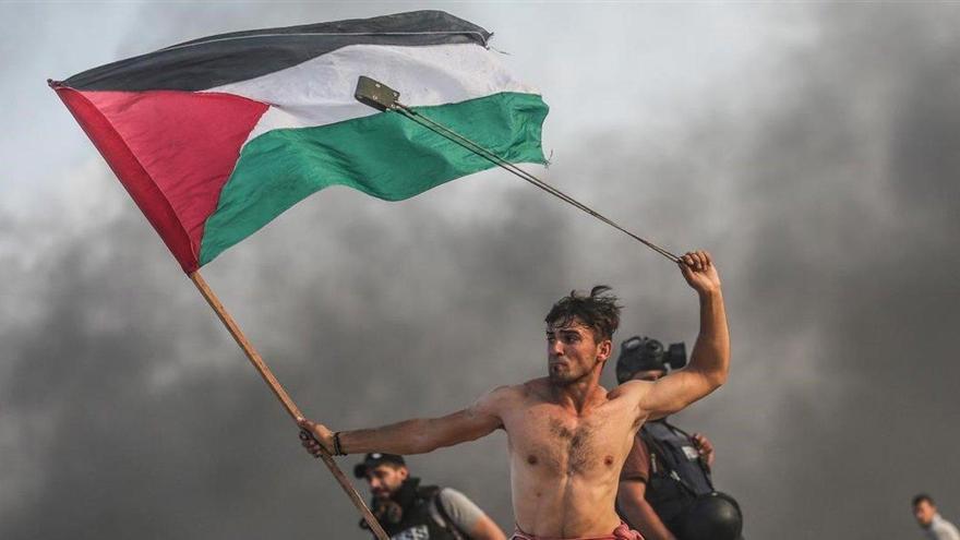 El Ejército israelí hiere al palestino de la foto icónica de las protestas de Gaza