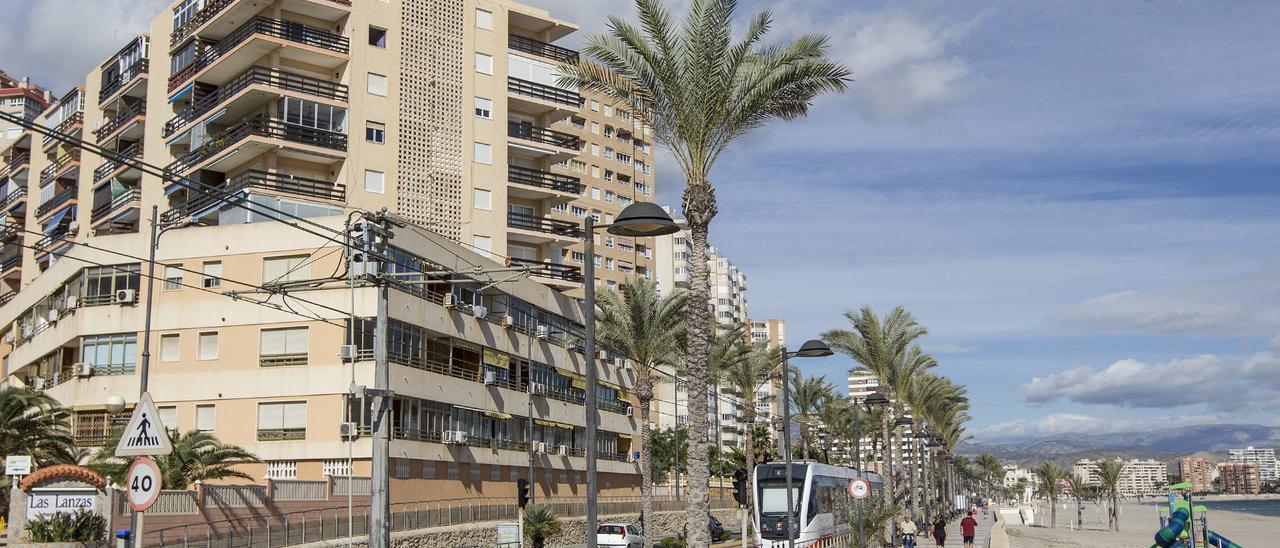 El TRAM a su paso por El Campello