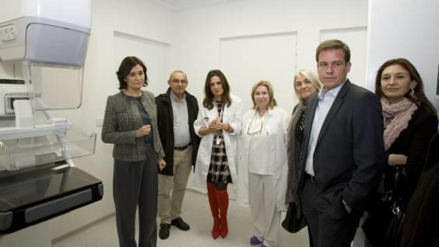 Montón, cargos del departamento de Salud, el alcalde y la edil de Sanidad, en la UPCM de Xàtiva.