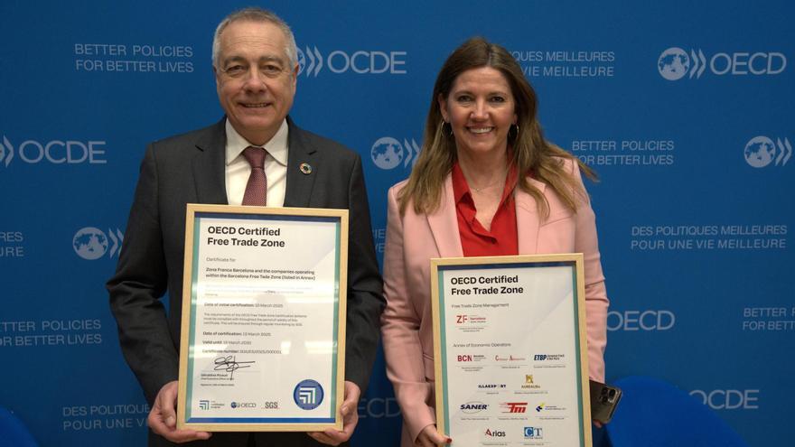 Pere Navarro, delegado especial del Estado en el CZFB, y Blanca Sorigué, la directora general del CZFB