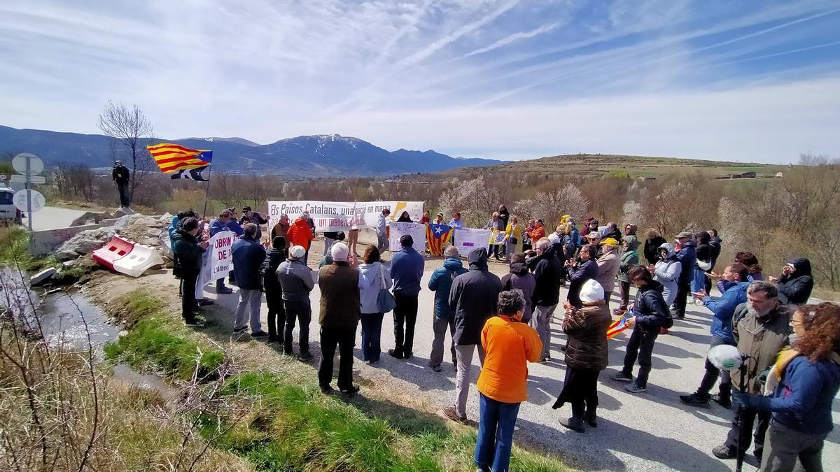 L'acte de l'ANC i Obrim Passos diumenge al migdia amb el camí encara obert.