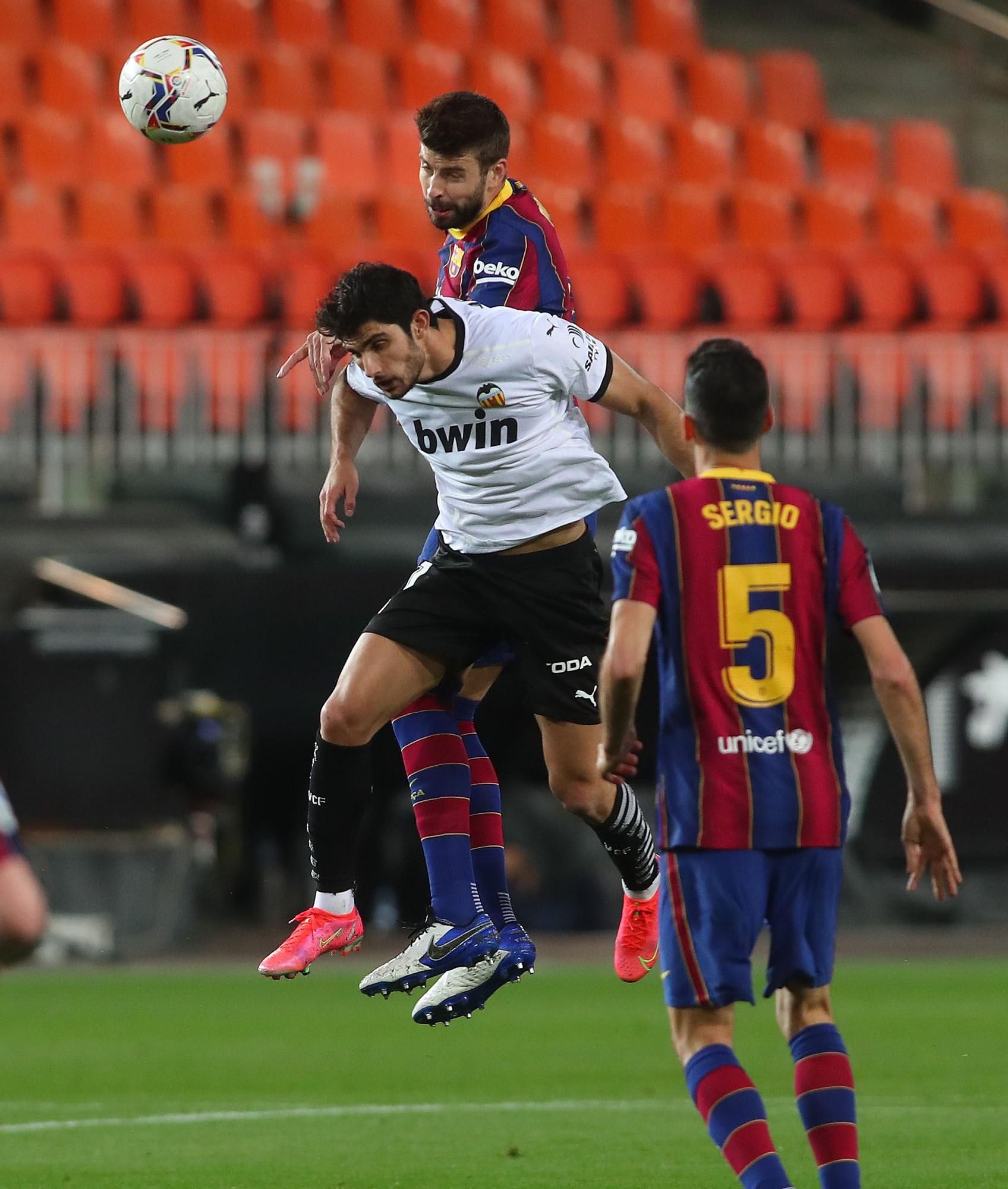 Todas las imágenes del partido entre el Valencia CF y el Barcelona