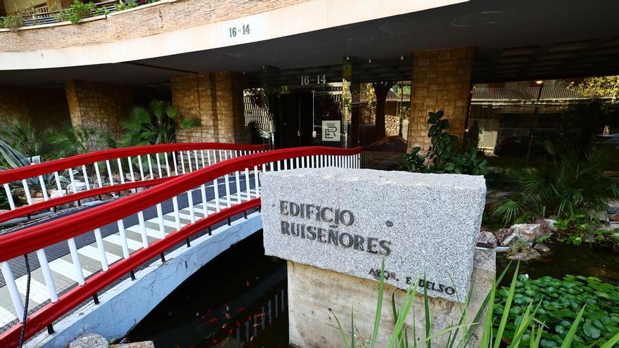 Un creador de contenido analiza al detalle el edificio Ruiseñores, emblema de la burguesía en Zaragoza: puertas de lujo, piscina en la azotea y estanque japonés