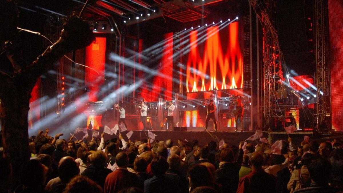 A orquestra París de Noia, nunha actuación en Bueu.