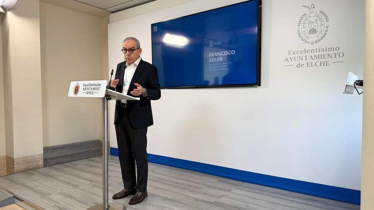 El edil de Hacienda Francisco Soler durante su comparecencia este jueves