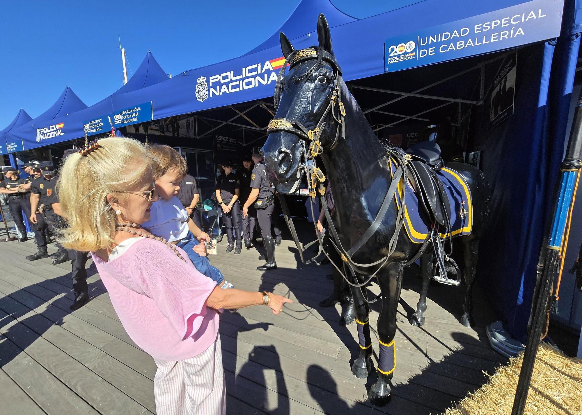 Vigo inaugura con la "Exposición de Medios" las celebraciones del Día de la Policía Nacional