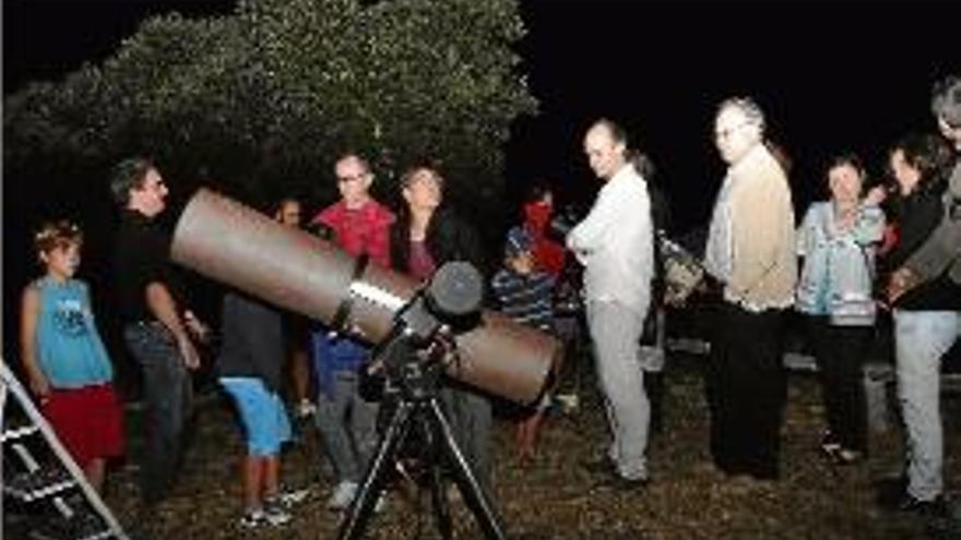 Participants a la nit astronòmica organitzada per l&#039;A?ssociació.