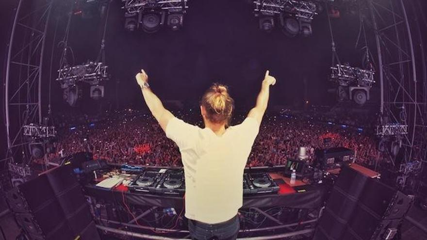 David Guetta llena por completo el Estadio Municipal de San Pedro y da un espectáculo con sus grandes éxitos y nuevas canciones.