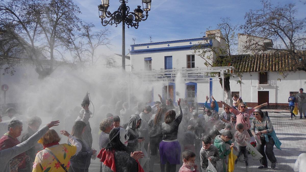 La Batalla de la Harina de Ochavillo del Río se ha vivido con gran intensidad un año más.