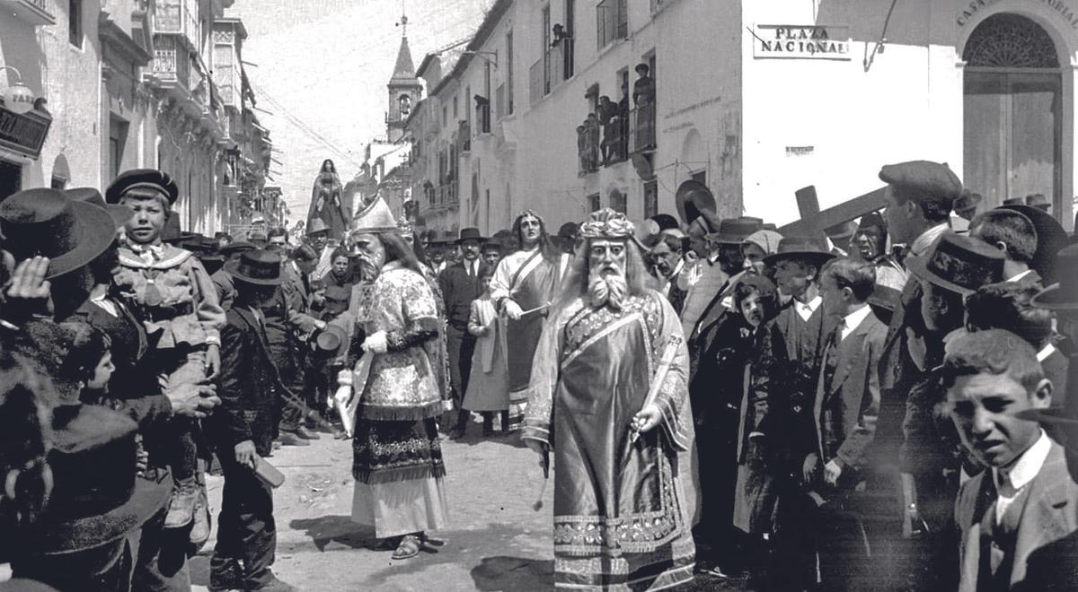 FIGURAS BÍBLICAS DESFILE PROCESIONAL DE LA CORPORACIÓN DE JUDEA EN LA DÉCADA DE 1910.