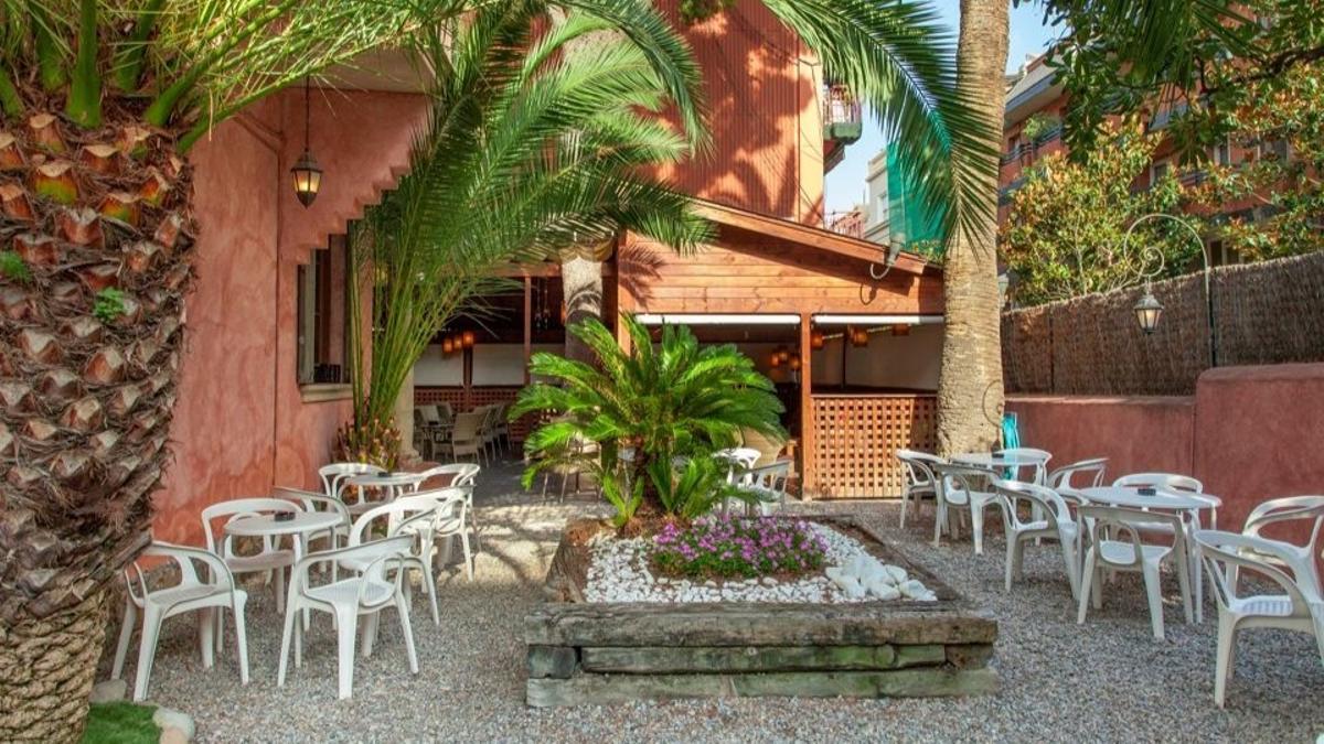 Jardín de la Torre Rosa, con las palmeras milenarias.