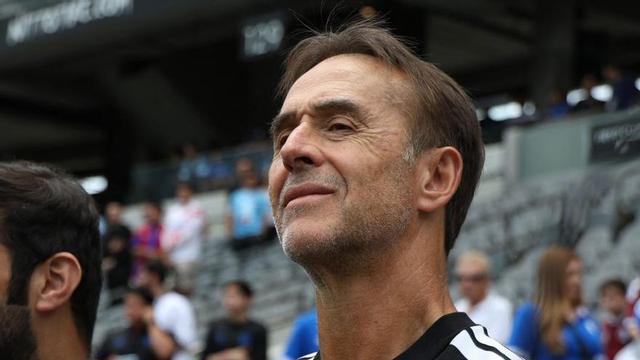 Lopetegui, abans del partit entre Qatar i El Salvador a Los Angeles. | LUIZA MORAES / GETTY IMAGES VIA AFP