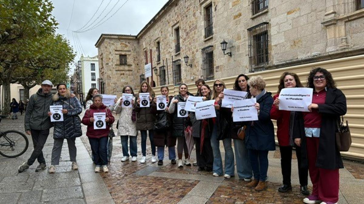 Concentración de los trabajadores del Parador de Zamora