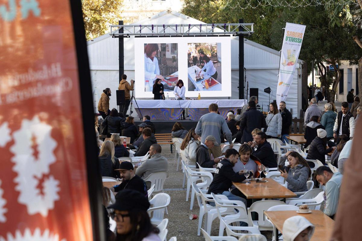 Todas las imágenes del concurso de tortilla de patata 'vermella' de Ibiza