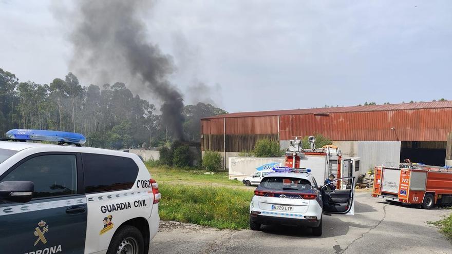 Sofocan un incendio en una nave próxima al polígono de Castiñeiras, en Bueu