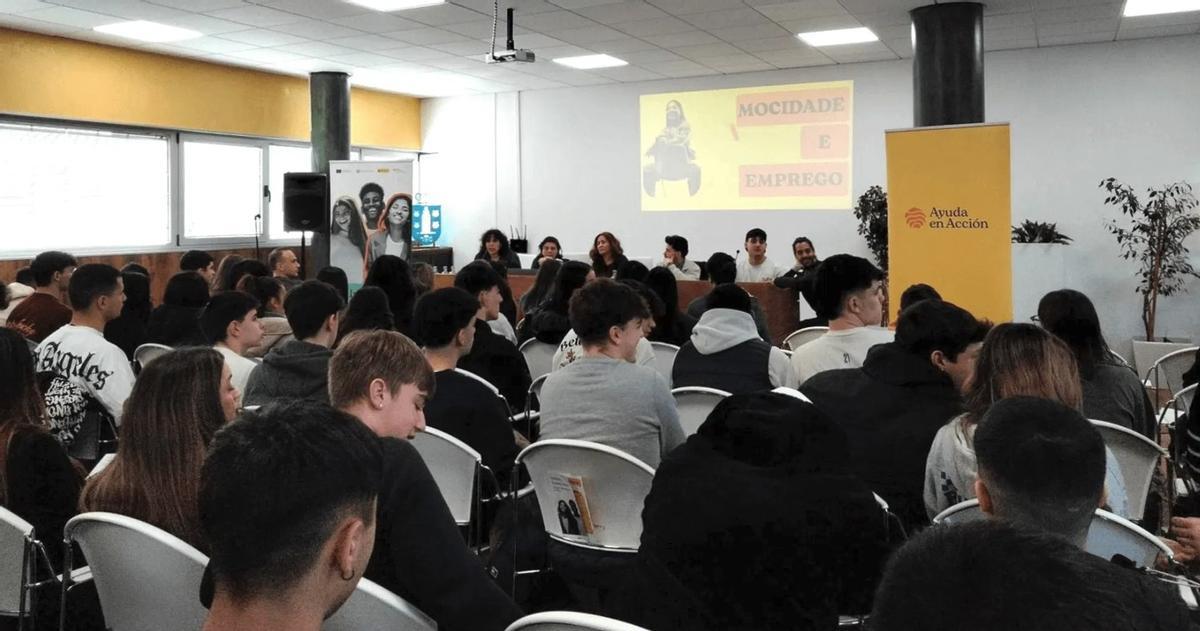 Ayuda en Acción impulsó la inserción laboral de más de 80 jóvenes en A Coruña