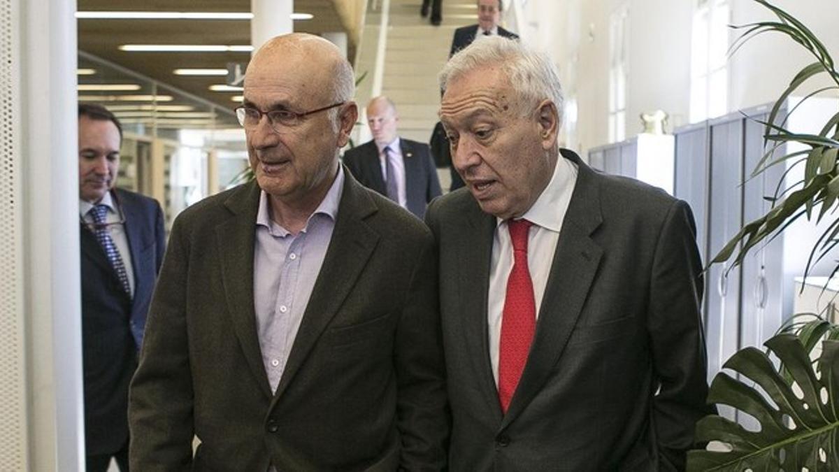 Josep Antoni Duran Lleida y José Manuel García-Margallo, este jueves, en la inauguración de la exposición 'España en la UE en la Casa Asia de Barcelona.