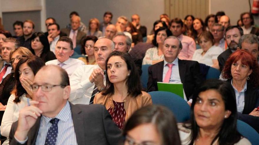 Asistentes a la jornada de Emulsa en el Antiguo Instituo.