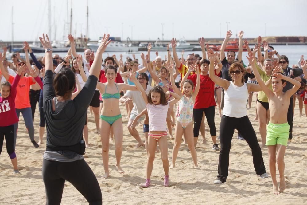 El primer bany de l''any a Palamós