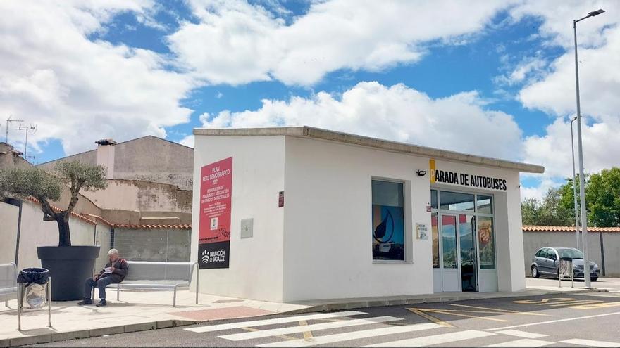 El ayuntamiento de monesterio se compromete a canalizar las quejas por la falta de autobuses a Sevilla