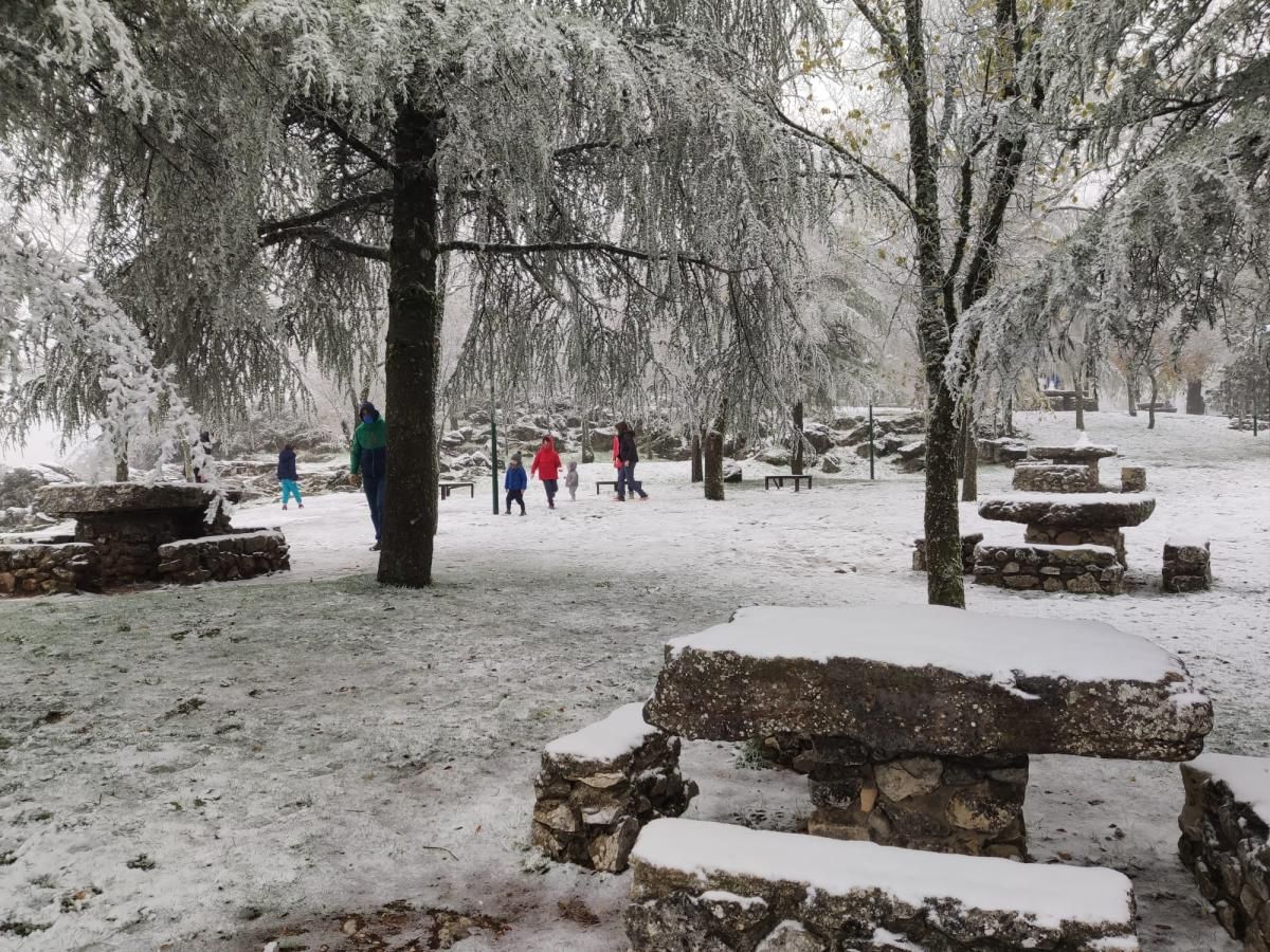 Primeras nieves en la provincia | Un manto blanco cubre la Sierra de Cabra