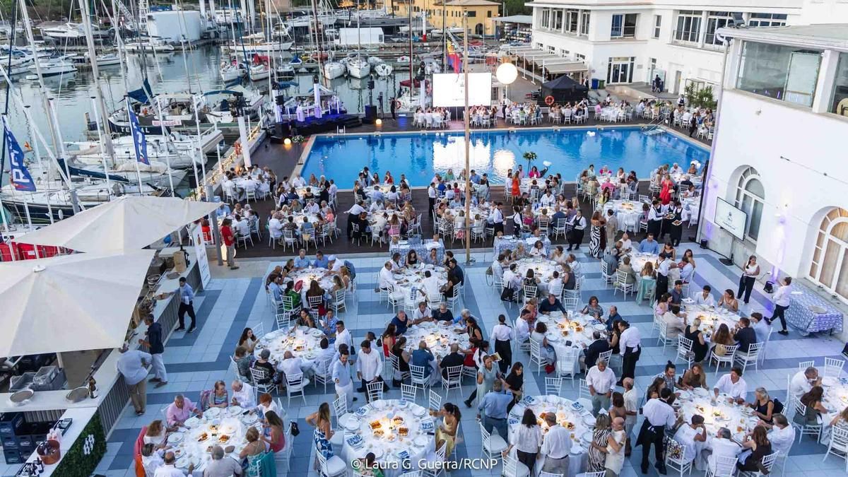 Vista panormámica de la cena de socios, a la que asistieron más de 500 personas.