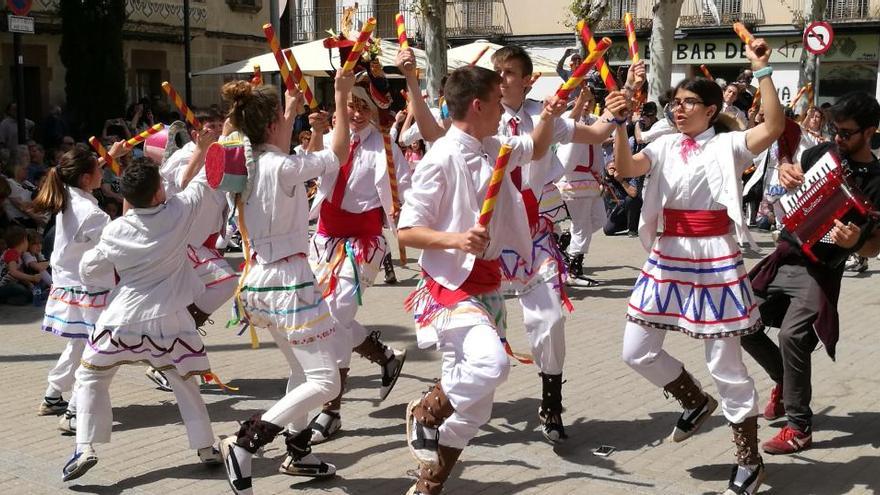 Balls tradicionals durant la diada de Sant Marc a Balsareny